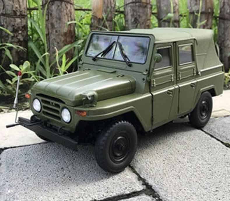 Miniature Biler Beijing 212 Jeep (1:18)