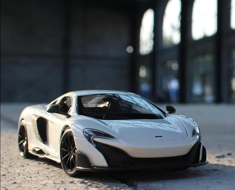 Miniature Biler Mclaren 675Lt (1:24)