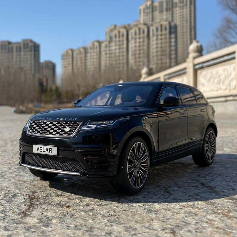 Miniature Biler Range Rover Velar (1:18)