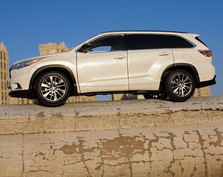 Miniature Biler Toyota Highlander (1:18)